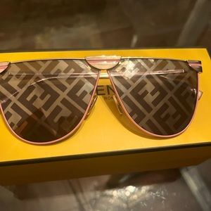 Fendi pink trim emblem shades